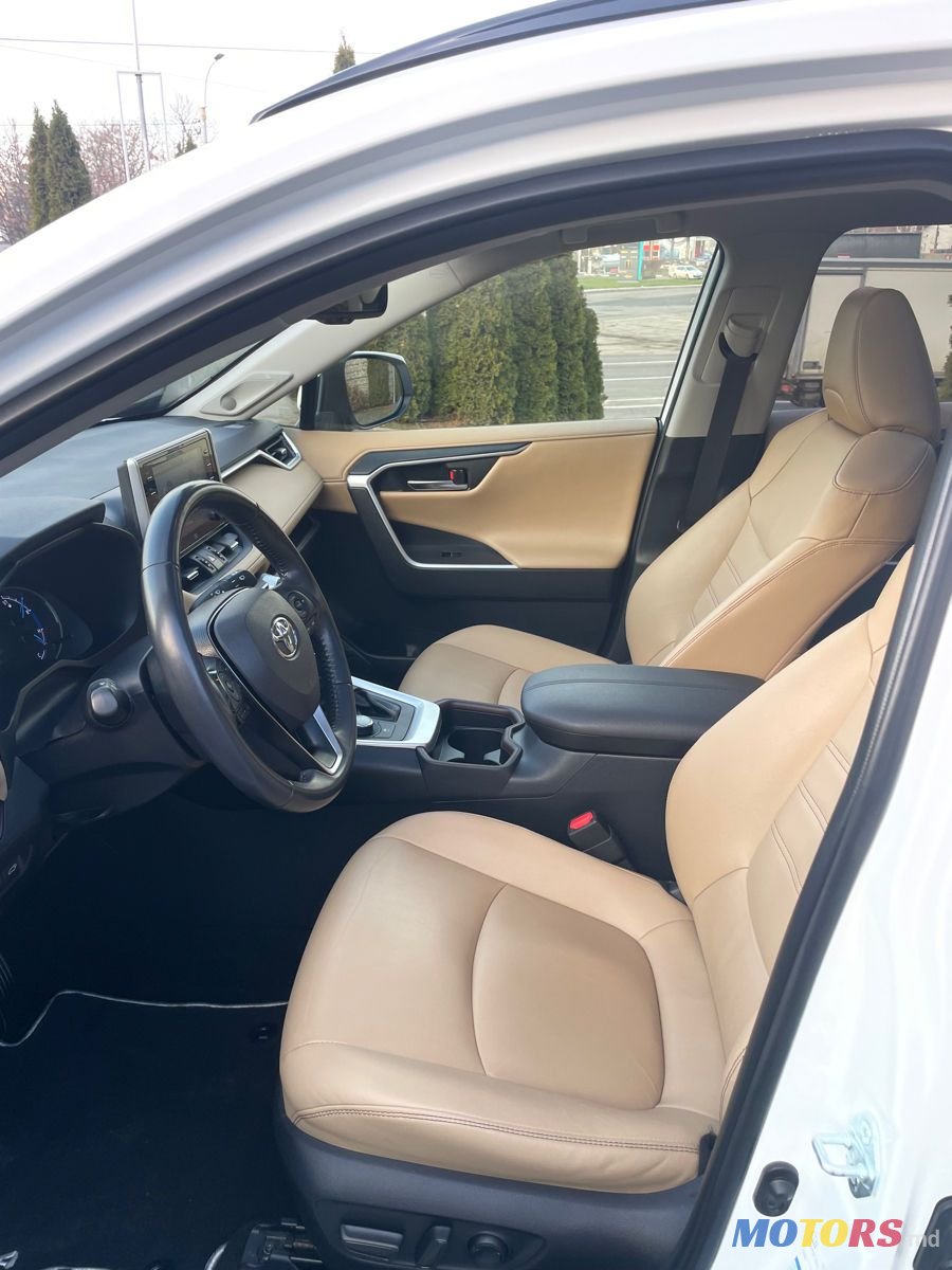 2021' Toyota RAV4 photo #6