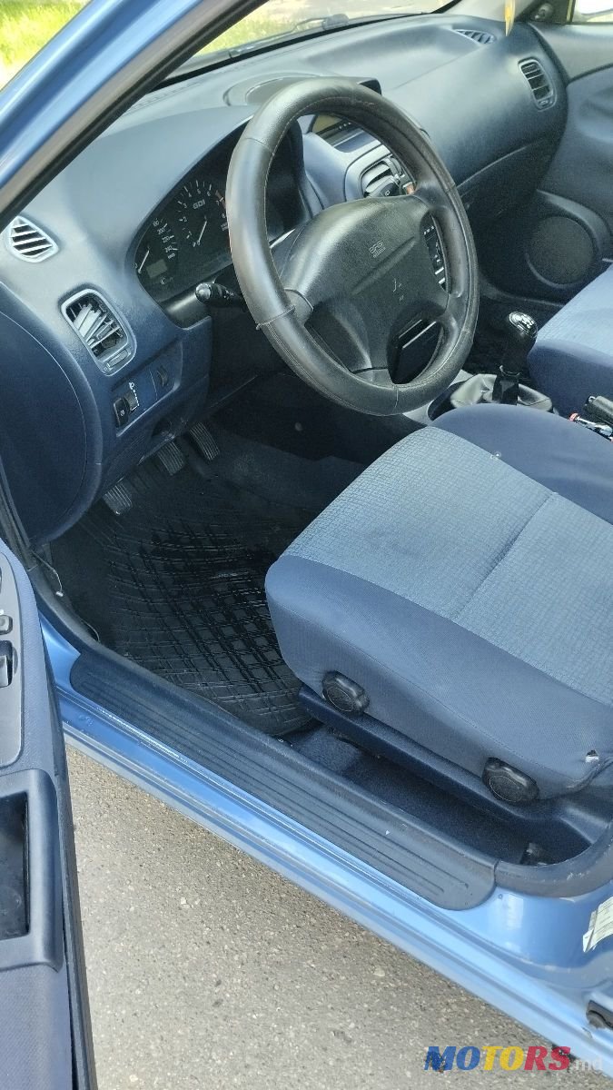 2000' Mitsubishi Carisma photo #5