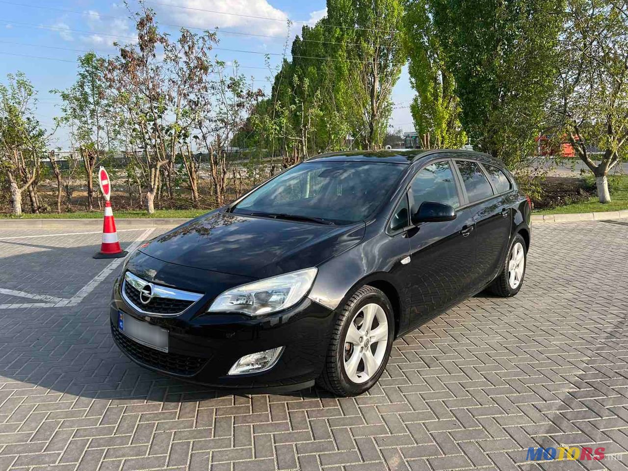 2012' Opel Astra photo #3