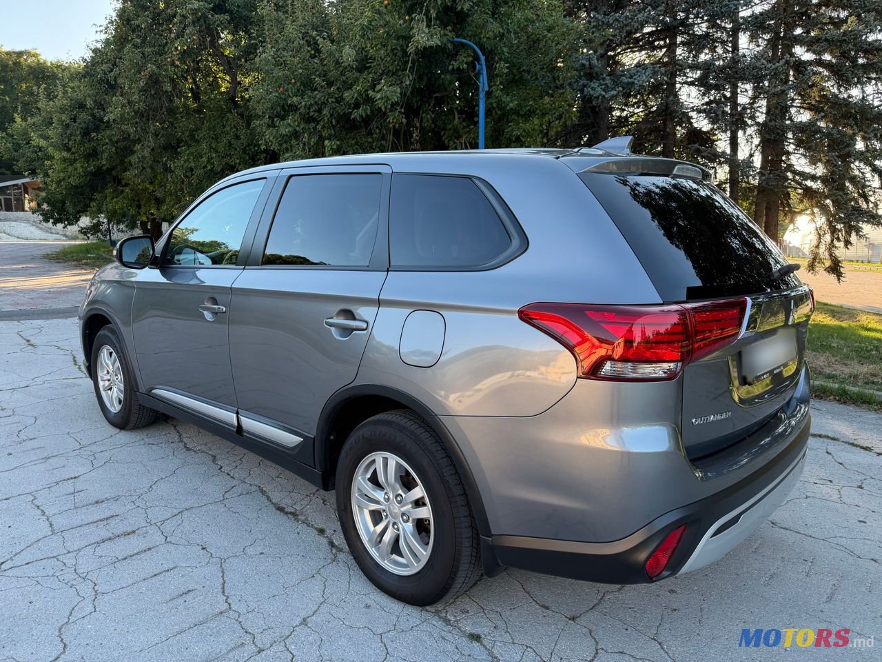 2023' Mitsubishi Outlander photo #5