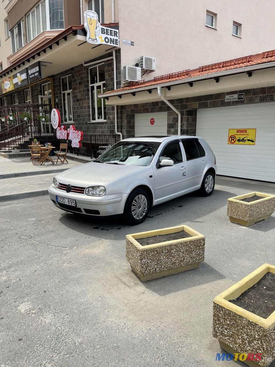 2001' Volkswagen Golf photo #6