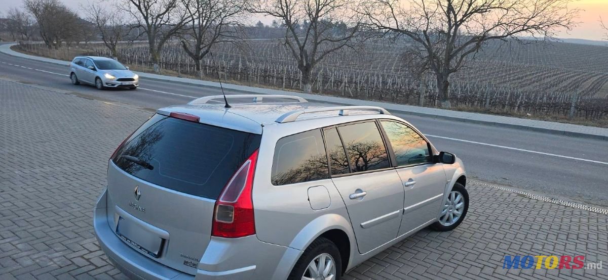 2008' Renault Megane photo #5