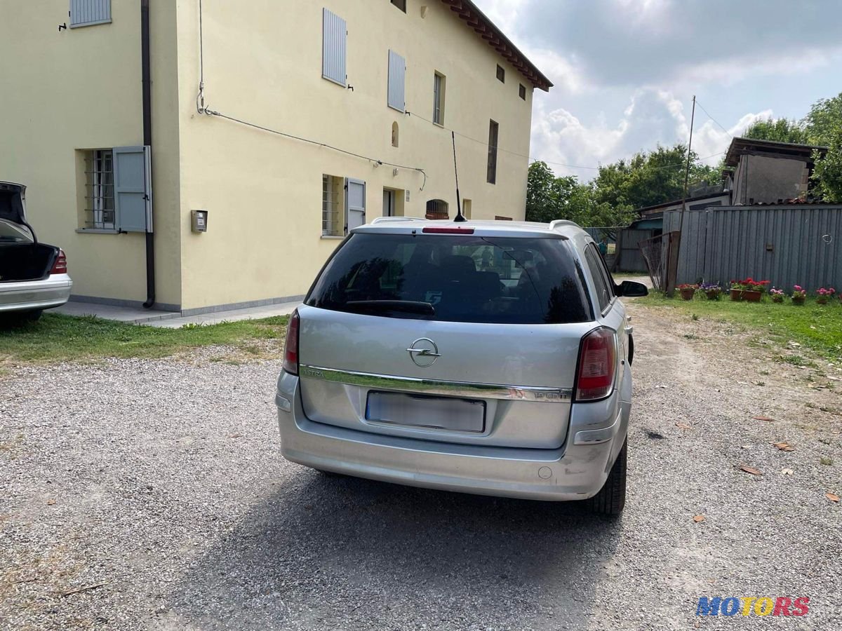 2008' Opel Astra photo #3