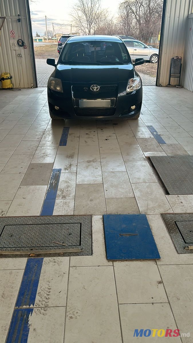 2007' Toyota Auris photo #1