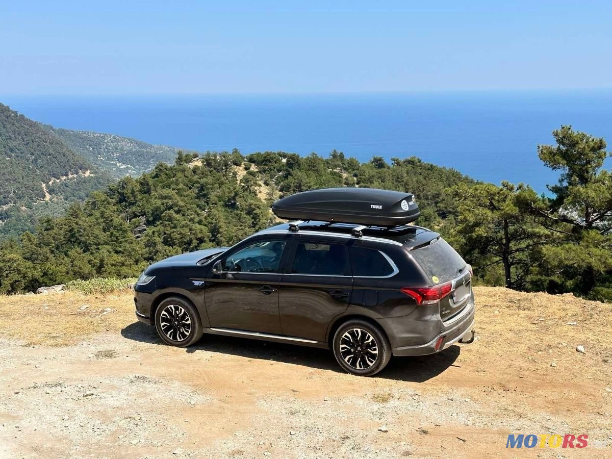 2015' Mitsubishi Outlander photo #3