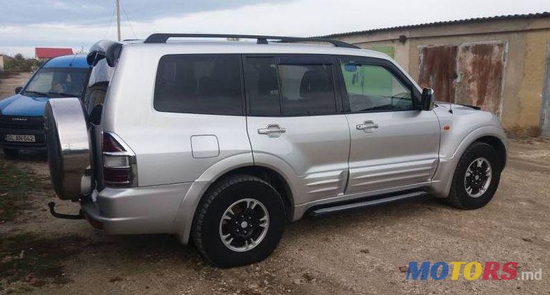 2002' Mitsubishi Pajero photo #1