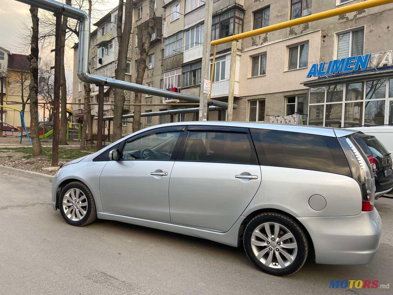 2006' Mitsubishi Grandis photo #4