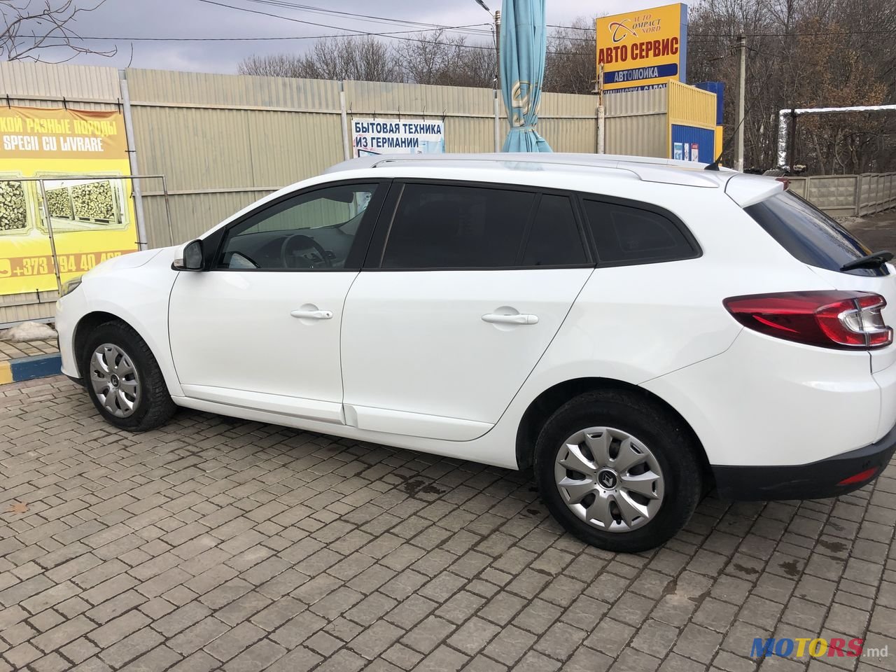 2014' Renault Megane photo #2