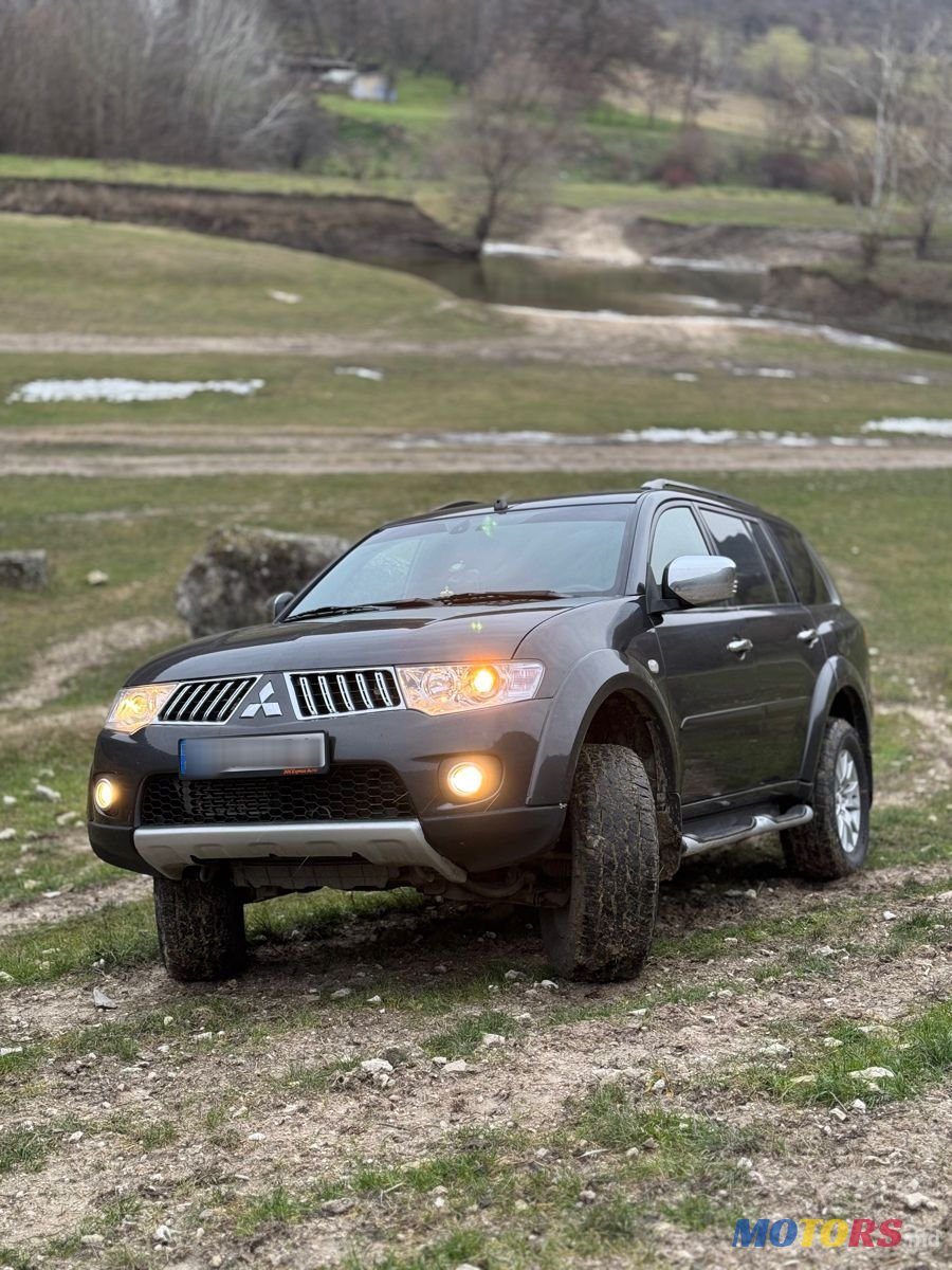 2013' Mitsubishi Pajero Sport photo #4