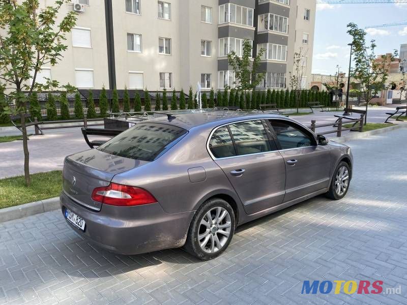 2011' Skoda Superb photo #3