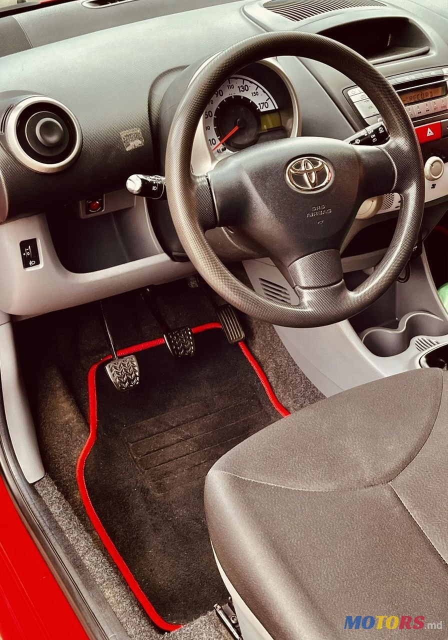 2012' Toyota Aygo photo #5