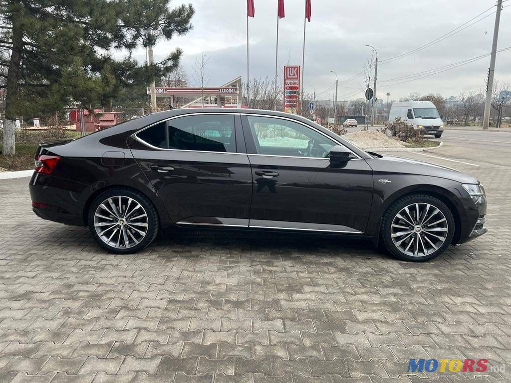 2019' Skoda Superb photo #3