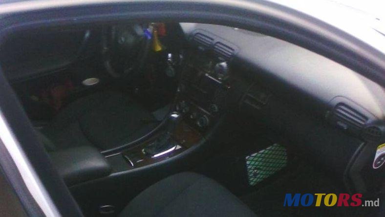 2006' Mercedes-Benz C photo #2