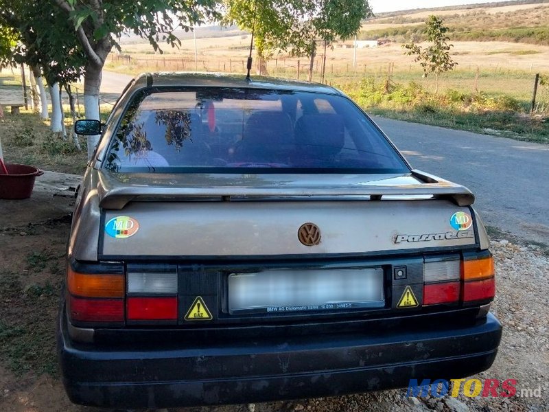 1990' Volkswagen Passat photo #2