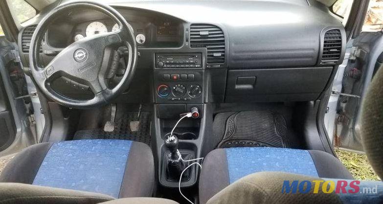 2002' Opel Zafira photo #2