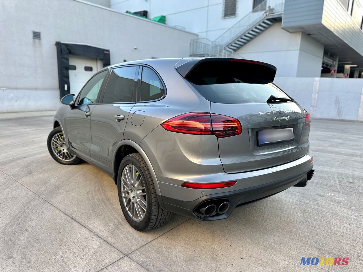 2016' Porsche Cayenne photo #3