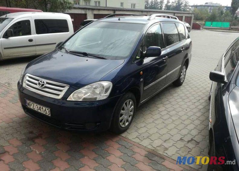 2003' Toyota Avensis photo #1