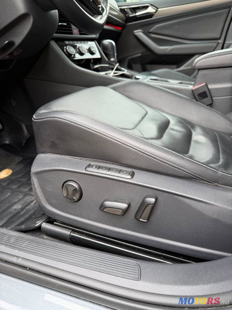 2018' Volkswagen Jetta photo #6