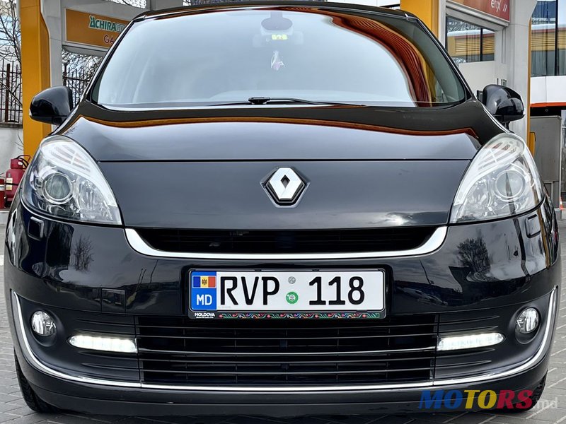 2013' Renault Grand Scenic photo #1