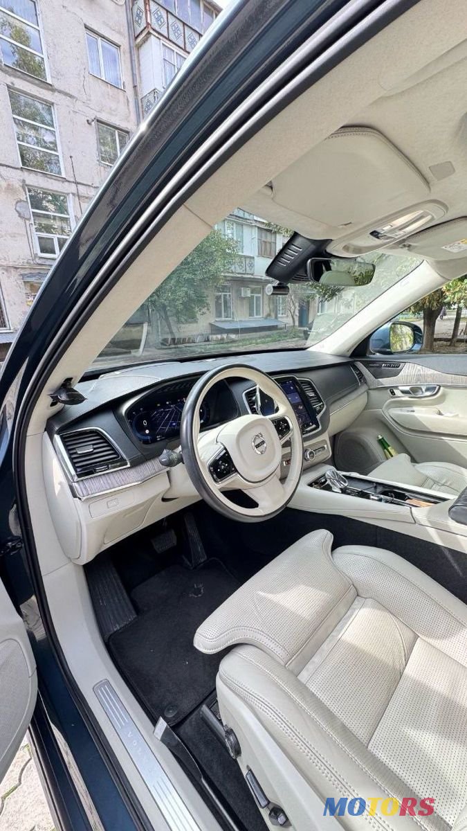2023' Volvo XC90 photo #2