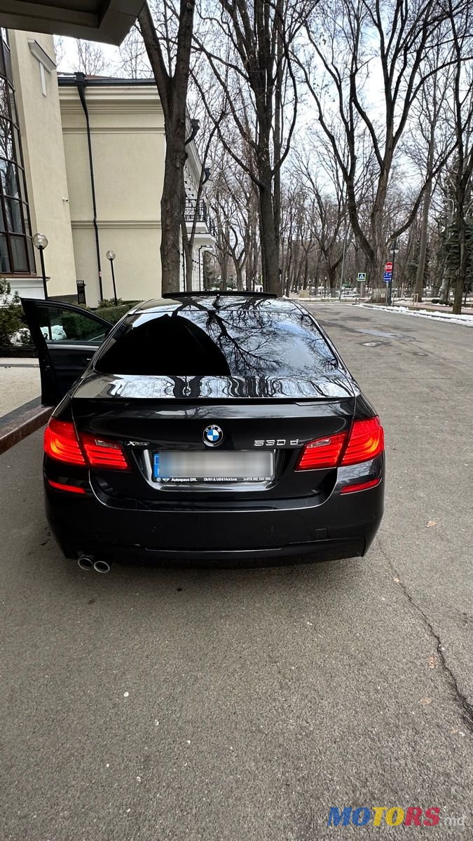 2011' BMW 5 Series photo #3