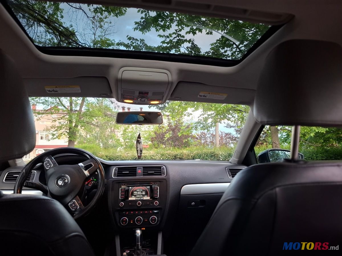 2014' Volkswagen Jetta photo #2