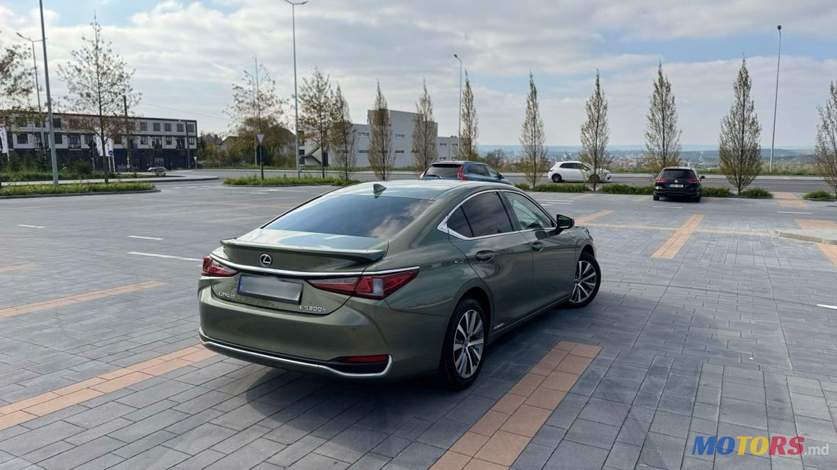 2020' Lexus Es Series photo #6