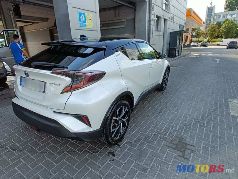 2016' Toyota C-HR photo #2