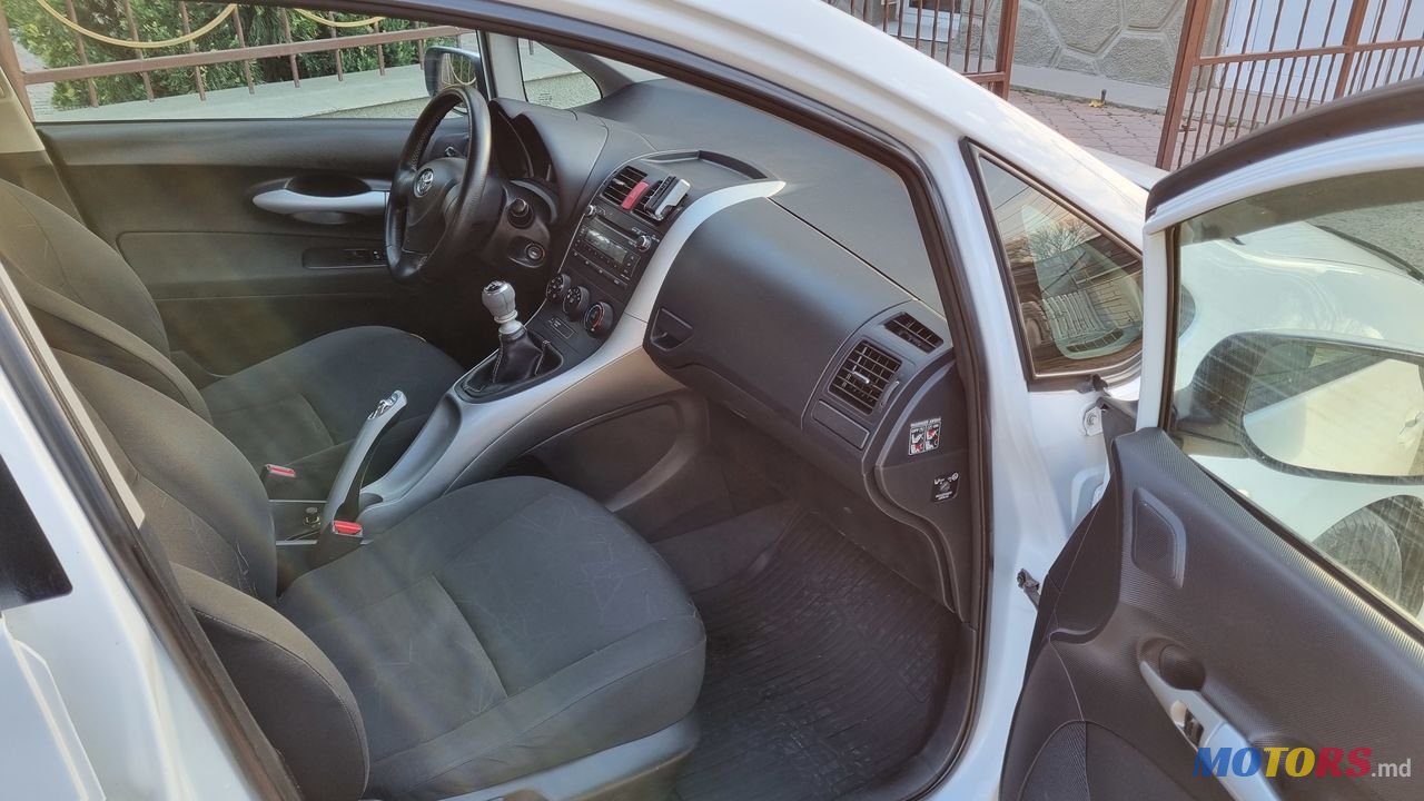 2009' Toyota Auris photo #1