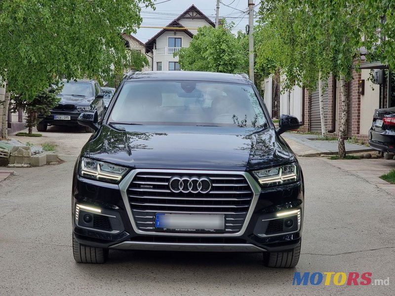 2017' Audi Q7 E-Tron photo #2