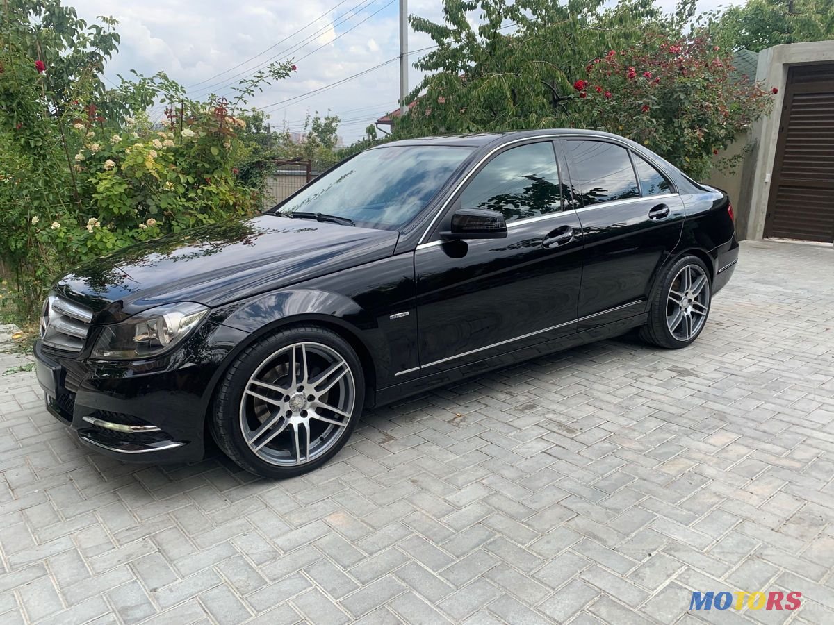 2011' Mercedes-Benz C-Class photo #2