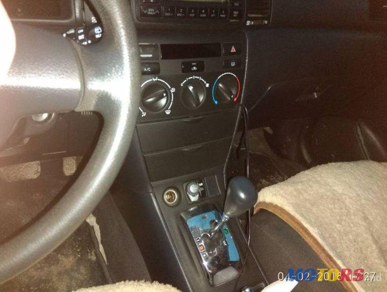 2004' Toyota Corolla photo #1