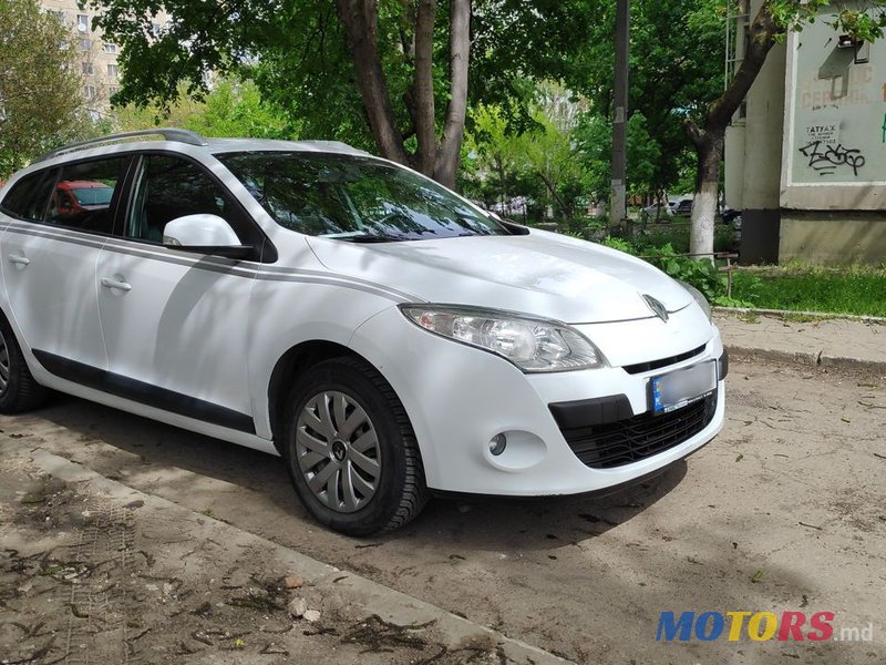 2011' Renault Megane photo #4