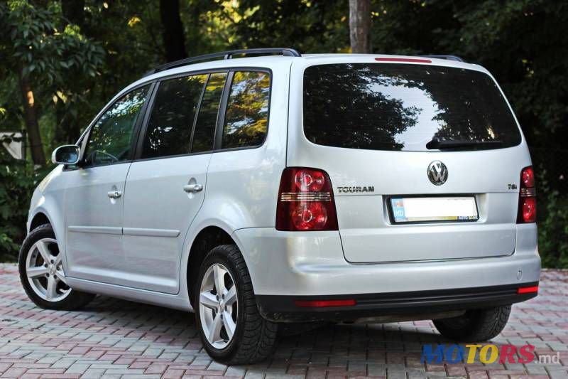 2007' Volkswagen Touran photo #3