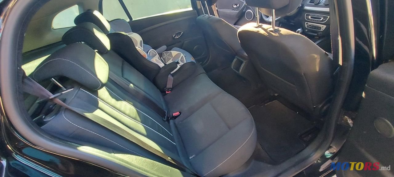 2012' Renault Megane photo #6