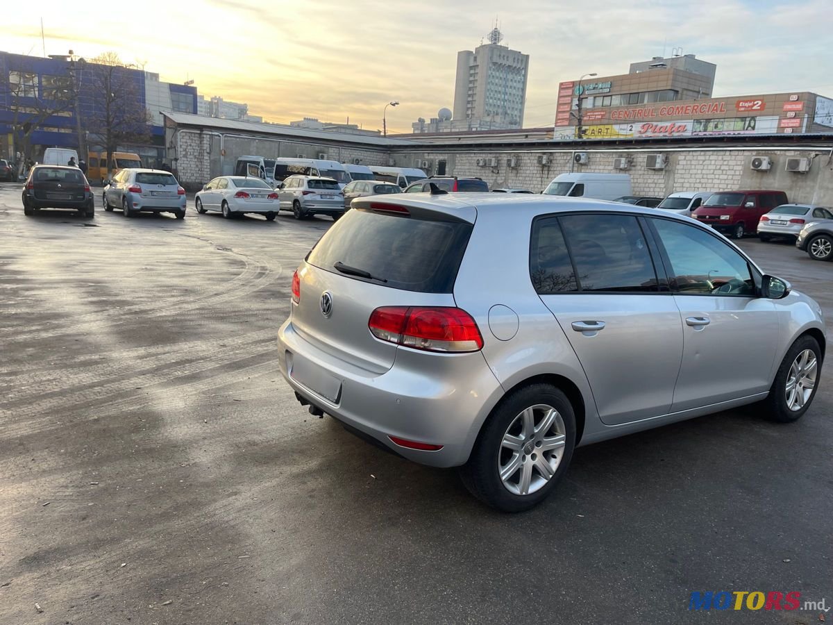 2009' Volkswagen Golf photo #4