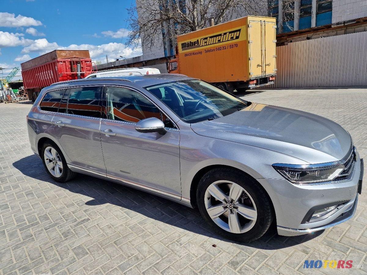 2020' Volkswagen Passat photo #2