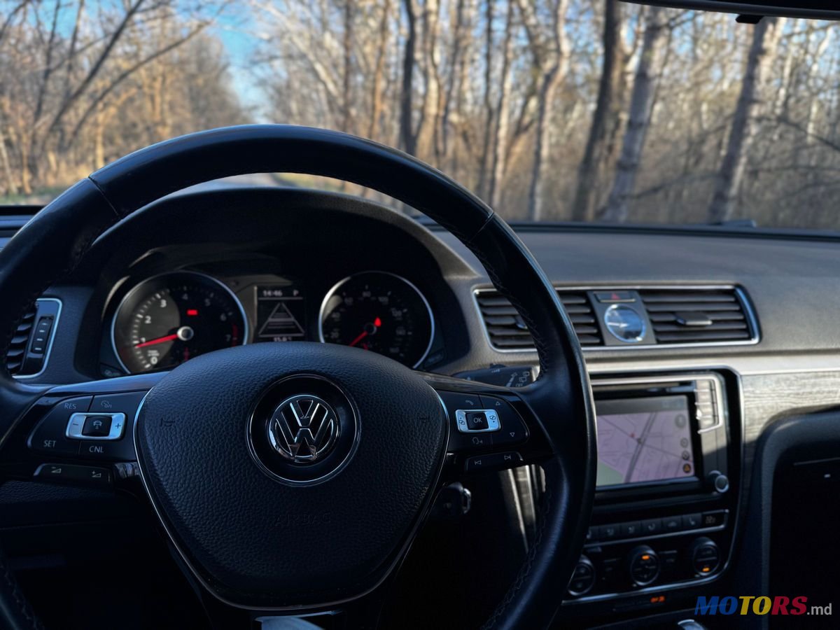 2016' Volkswagen Passat photo #4