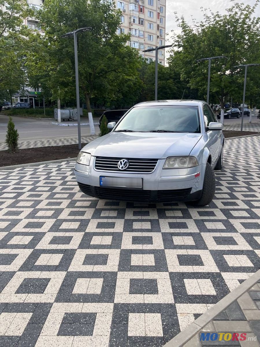 2002' Volkswagen Passat photo #1