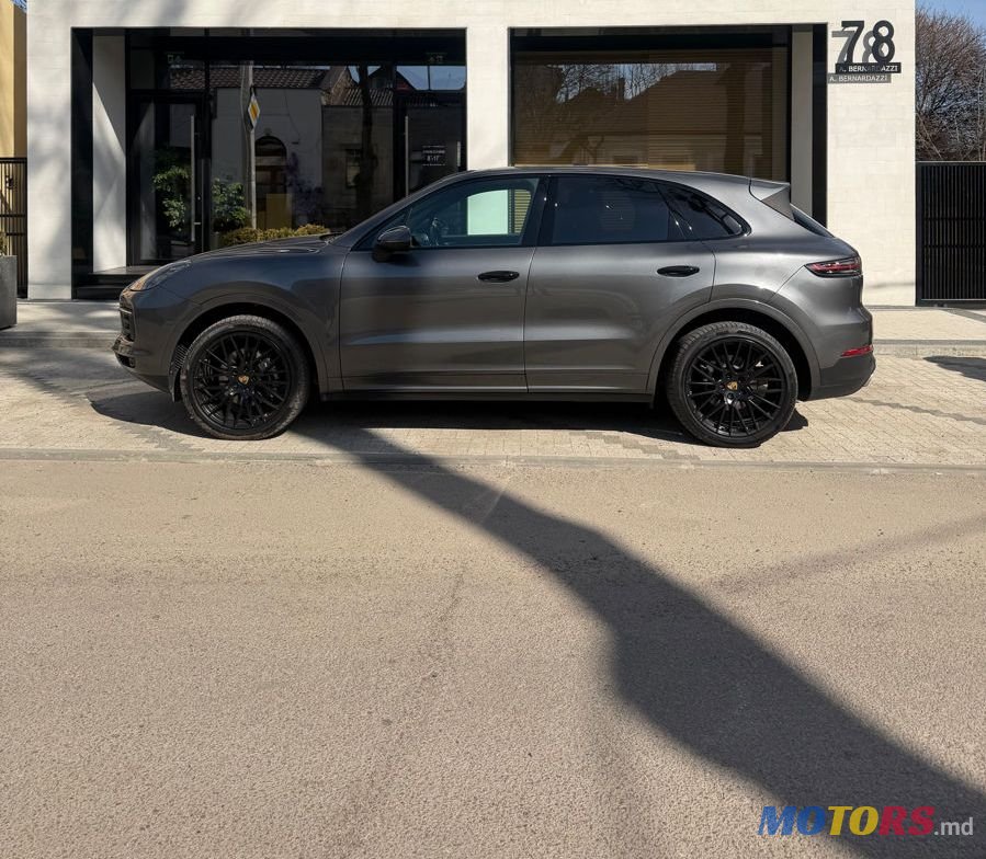 2019' Porsche Cayenne photo #3