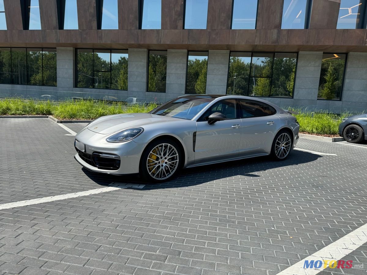 2018' Porsche Panamera photo #1