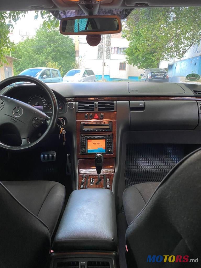 2001' Mercedes-Benz E Класс photo #2