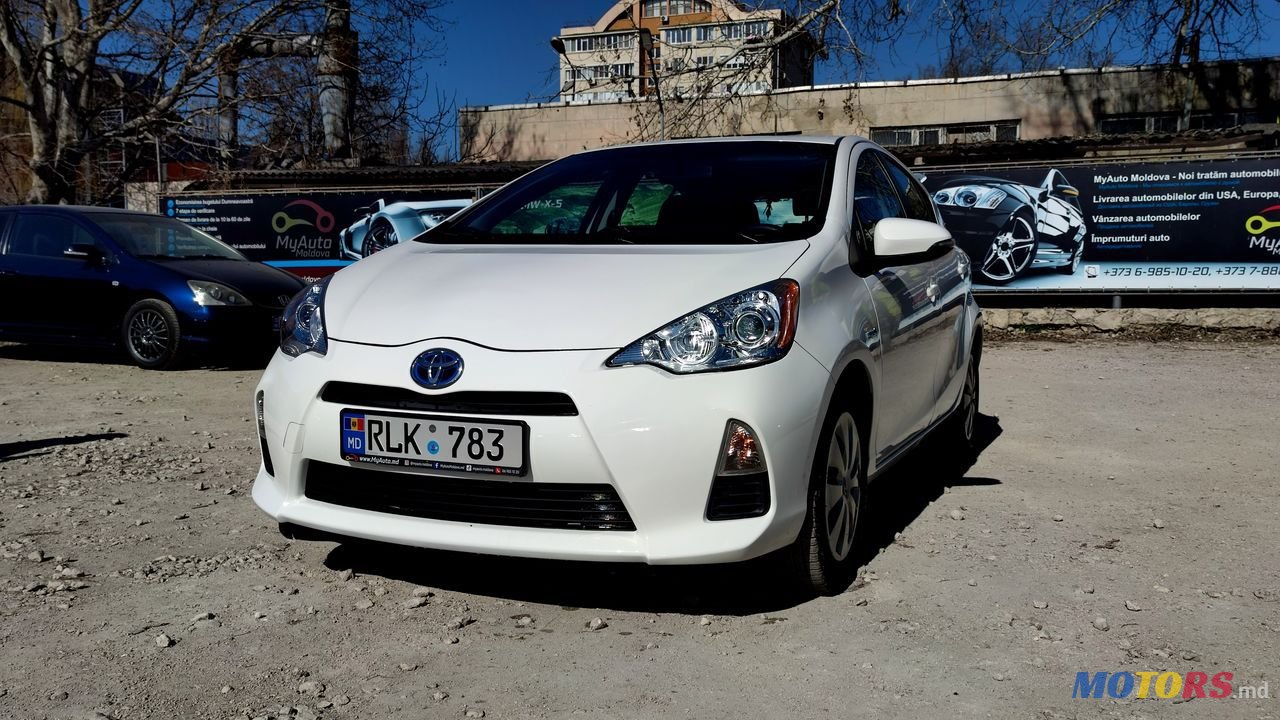 2013' Toyota Prius c photo #1