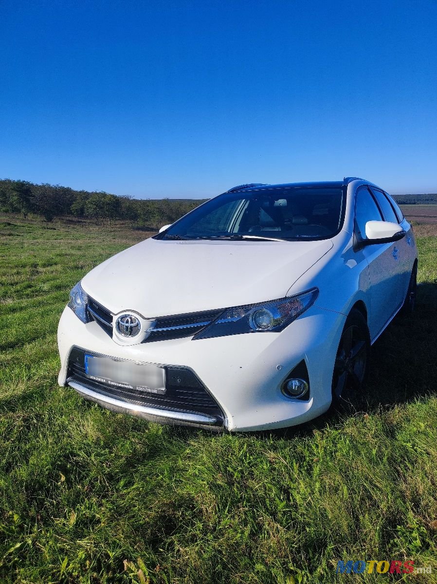 2015' Toyota Auris photo #1