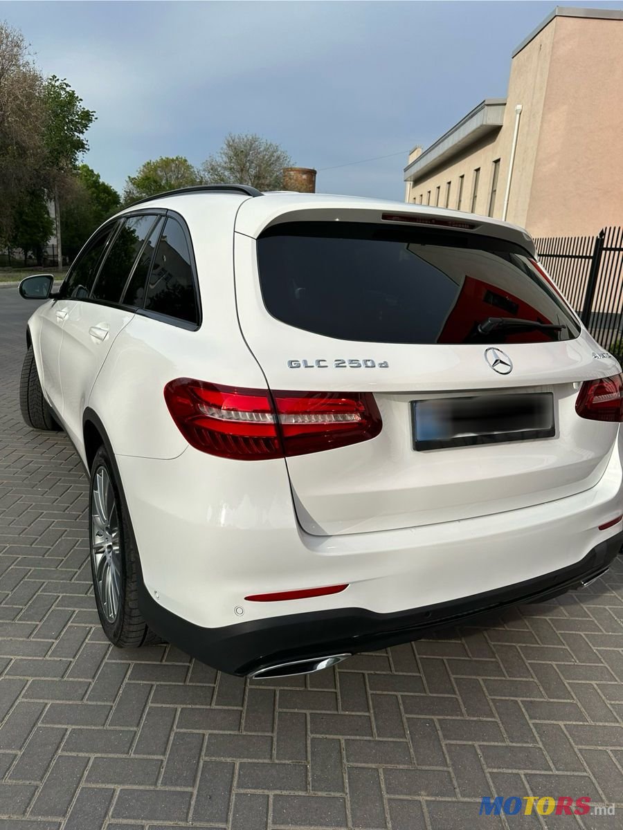 2015' Mercedes-Benz GLC photo #6