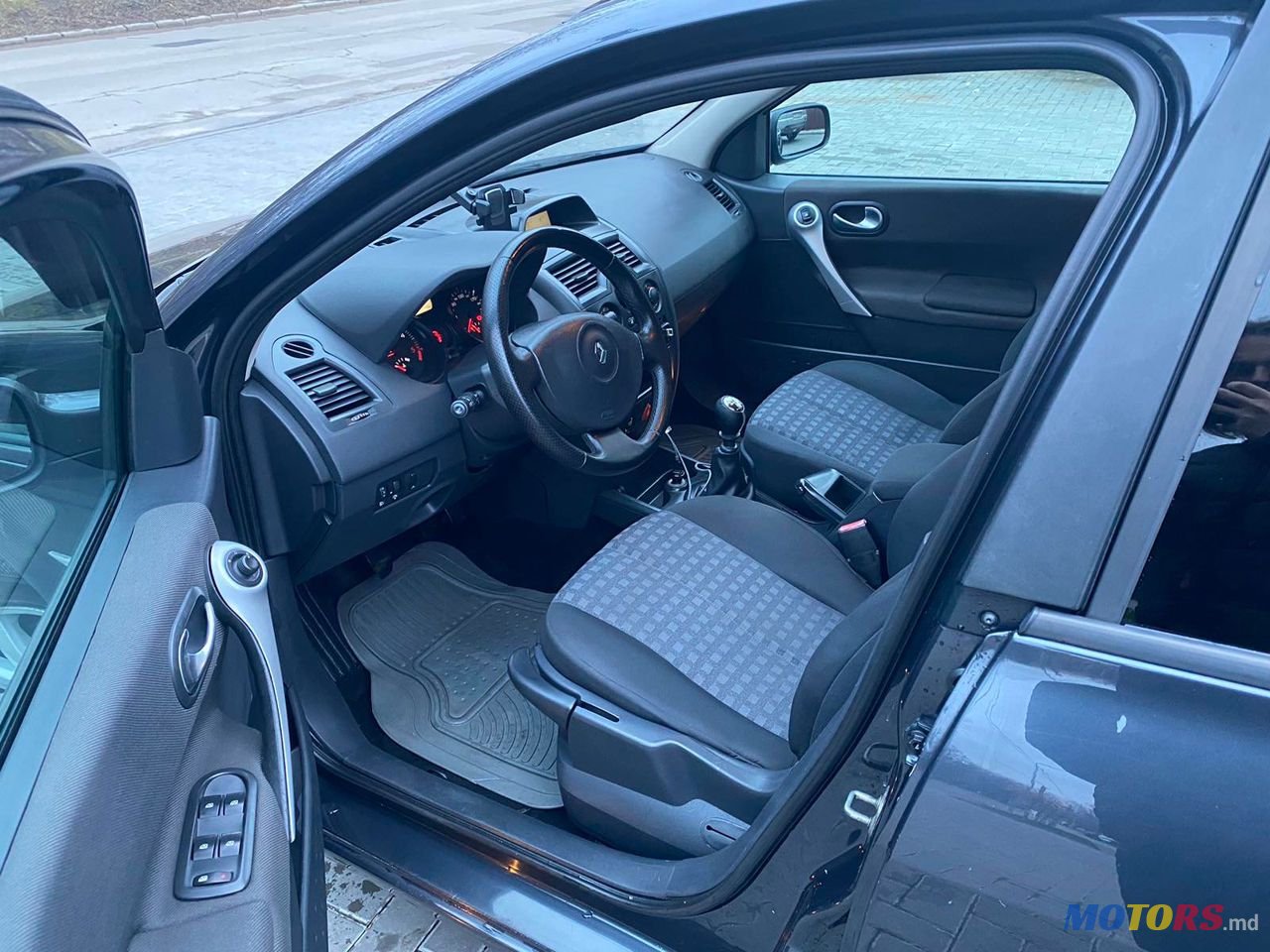 2007' Renault Megane photo #1