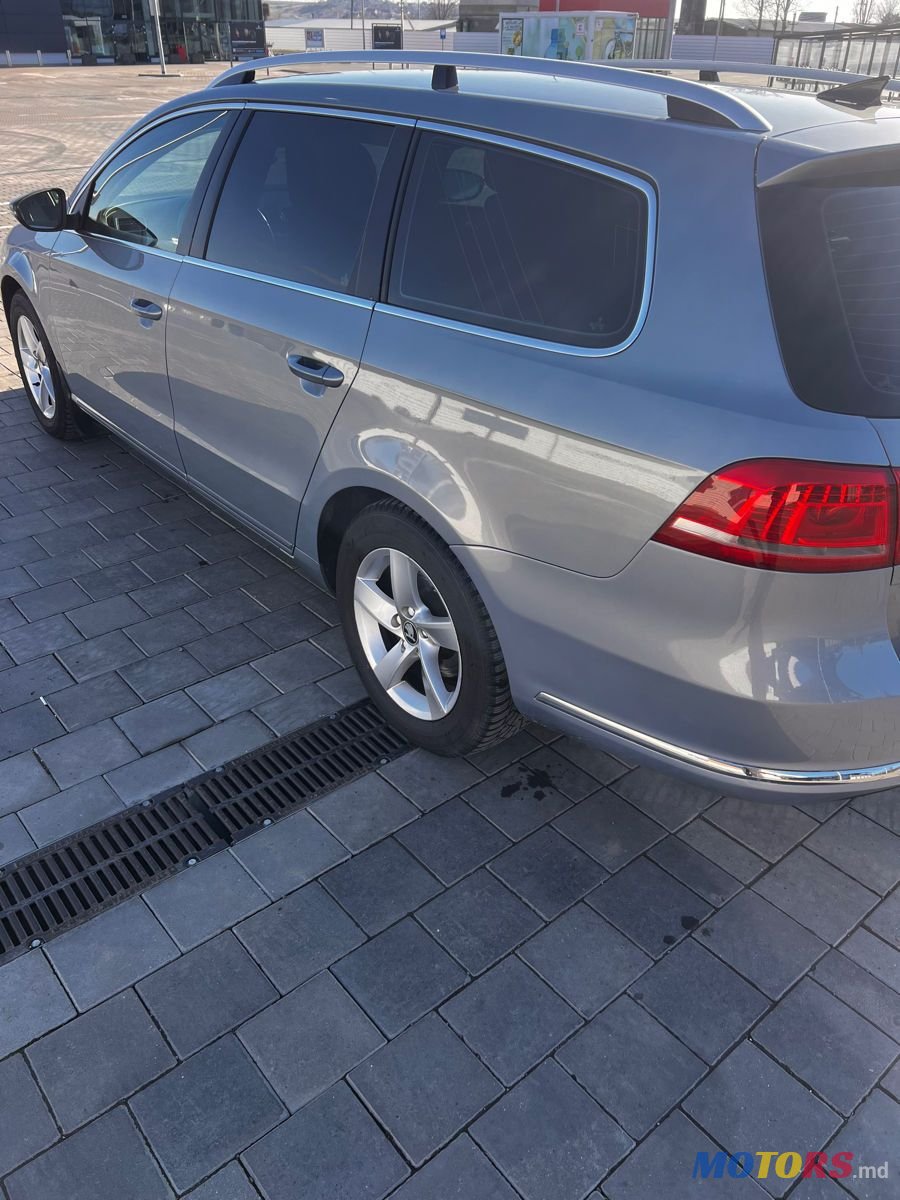 2011' Volkswagen Passat photo #6