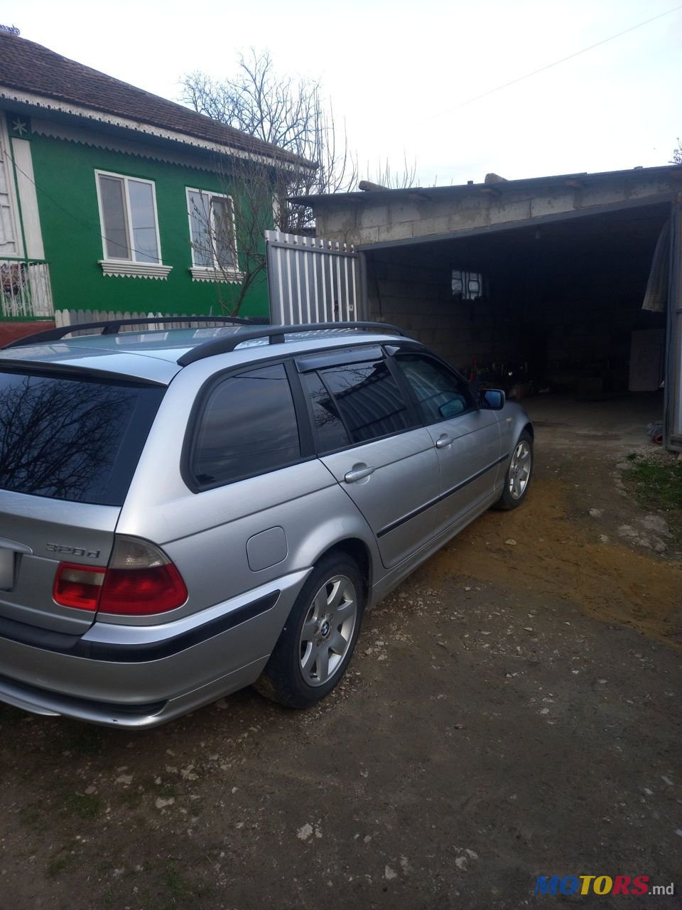 2004' BMW 3 Series Touring photo #1