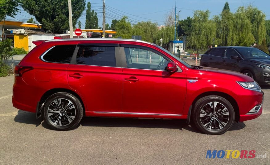 2021' Mitsubishi Outlander photo #4