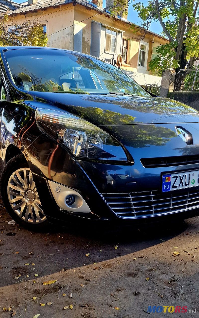 2011' Renault Grand Scenic photo #4